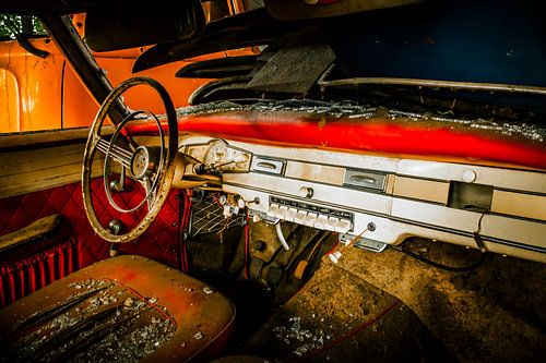 Vergessener Klassiker – Das verstaubte Cockpit eines Oldtimers