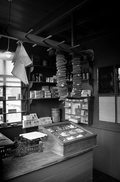Oude winkel by Frank Hensen