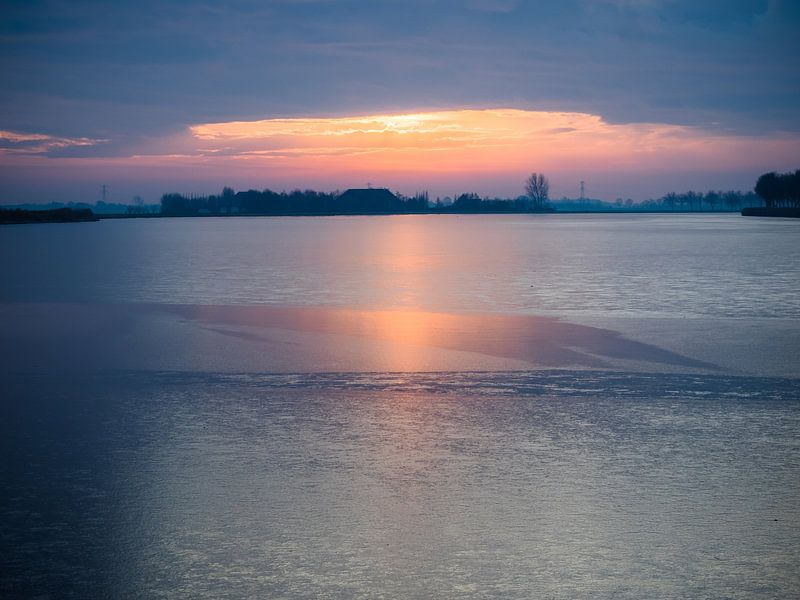 A frozen lake by Martijn Tilroe