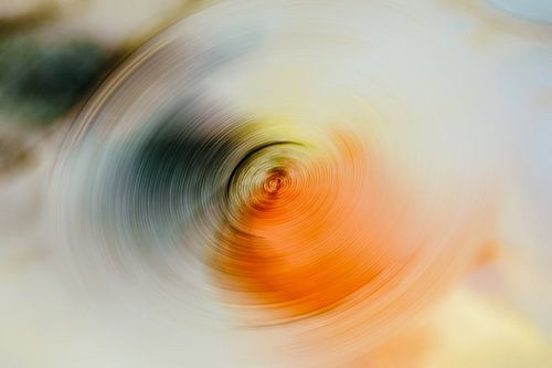 Abstrakte Alcohol-Ink-Malerei, digitalisiert, gelb grün, kreisfömig