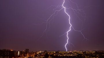 Thor's angry -lightning bolt van Johan van Opstal