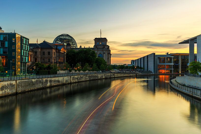 Le bâtiment du Reichstag sur la Spree à Berlin par Frank Herrmann
