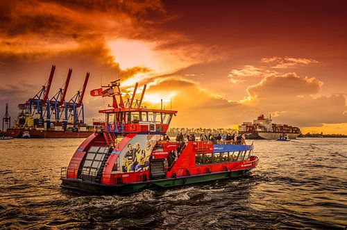 Fotografie Hamburg Architectuur - Havenveerboot in de haven van Hamburg