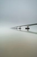 Zeelandbrug minimalistisch in de mist