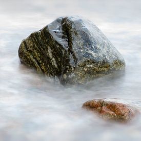 Stein im Meer von Frank Grässel