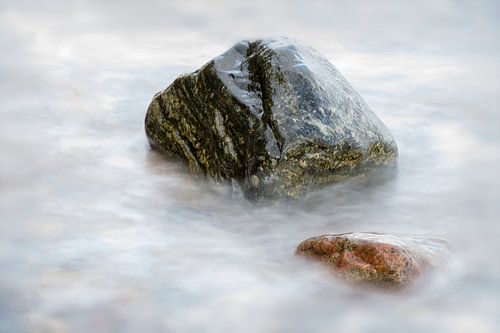 Stein im Meer von Frank Grässel