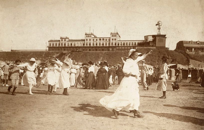 Tanzen am Strand in Zandvoort, Knackstedt & Näther, 1900 - 1905 von Het Archief