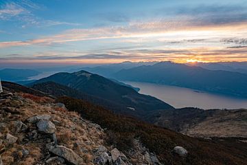 Sonnenuntergang vom Lago Maggiore auf die Dufourspitze von Leo Schindzielorz