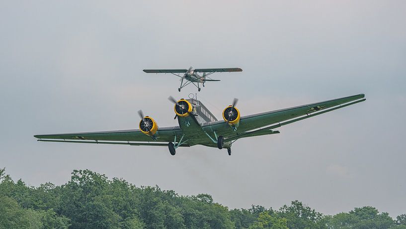 Alte Zeiten wiederbelebt: Junkers 52 &amp; Fieseler Storch. von Jaap van den Berg