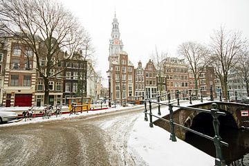 Op de besneeuwde grachten van Amsterdam van Eye on You