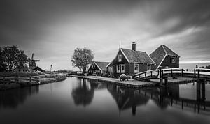 Ein Abend in der Zaanse Schans in Schwarz und Weiß
