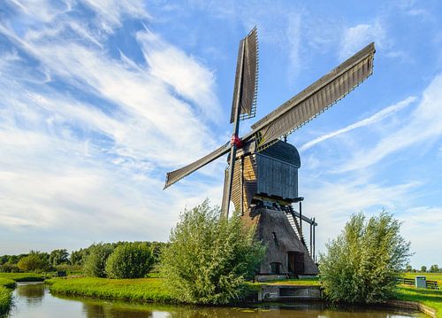 Noordeveldse Molen in Dussen in vol bedrijf