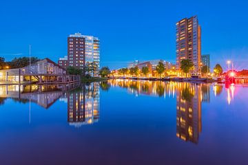 Blik vanaf de Sluiskade in Groningen by Ron Buist
