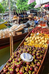 Obst und Gemüse auf einem schwimmenden Markt in Thailand