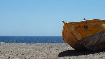 Boot op het strand van RD Foto's