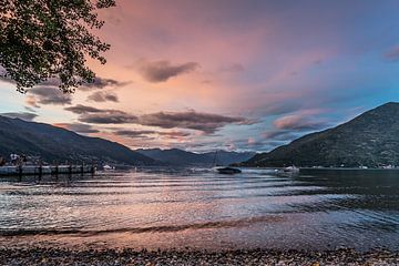 Coucher de soleil atmosphérique à Cannobio, Lac Majeur sur Annie Jakobs