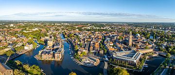Vue aérienne de la ville de Zwolle lors d'un coucher de soleil en été sur Sjoerd van der Wal Photographie