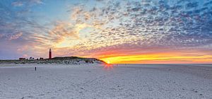 Leuchtturm von Texel bei Sonnenuntergang. von Justin Sinner Pictures ( Fotograaf op Texel)