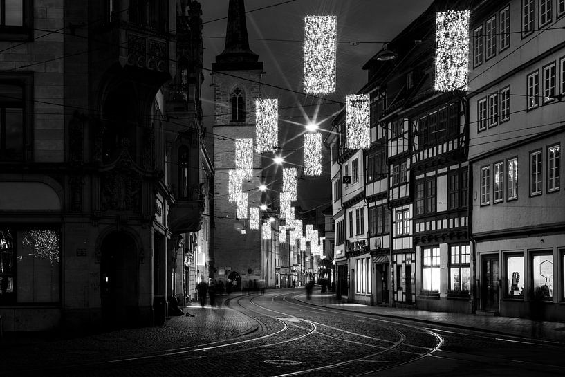 Erfurt Marktstraße zu Weihnachten Schwarz-Weiß von Mixed media vector arts