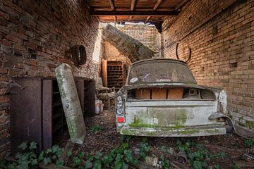 Vergessener Trabant in Garage von PixelDynamik