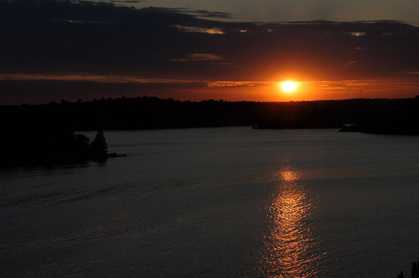 Zonsondergang bij Bräknehoby Zweden par Fred van den Brink