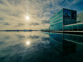 Kunstlinie Almere im Morgenlicht von Klickzz