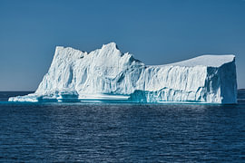 Eine schwimmende Eisklippe von Frank's Awesome Travels