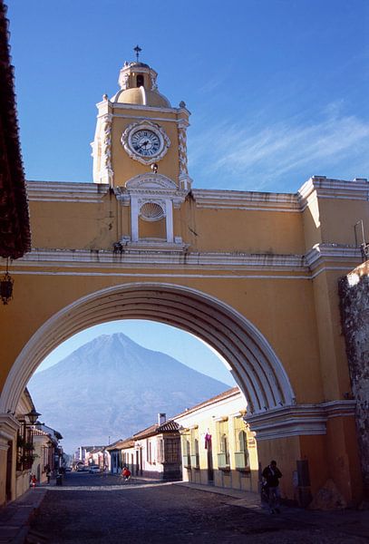 Antigua Guatemala Arco de Santa Catarina by Richard Wareham