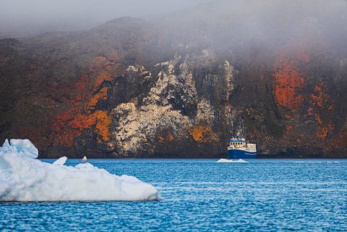 Kleurrijke rotswand in Atanikerdluk, Groenland