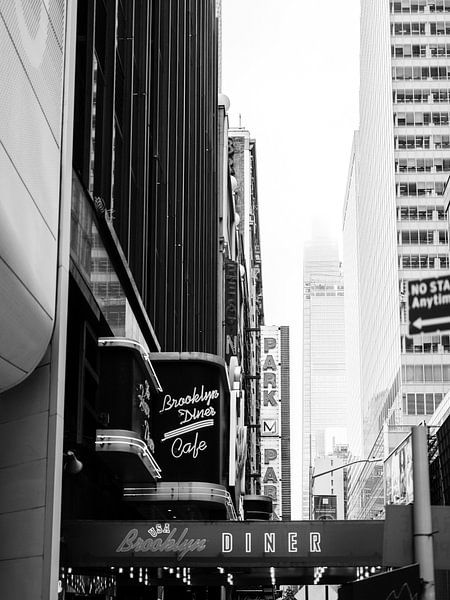 Brooklyn Diner Cafe von Raisa Zwart Reisefotografiedrucke