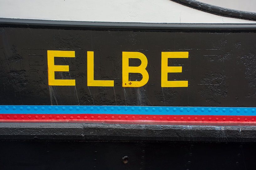 Sea tug Elbe proudly on the bow. by scheepskijkerhavenfotografie