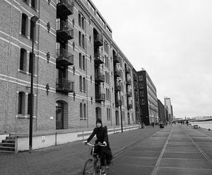 Vrouw op de fiets van Foto Studio Labie