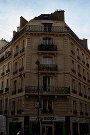 Corner Structure | Paris | France Travel Photography