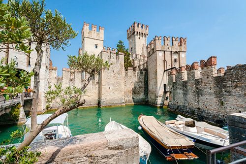 Old Castle in the city Sirmione at the lago di Garda 