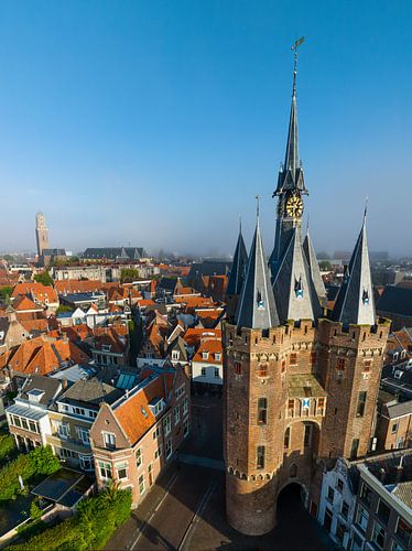 Sassenpoort oude poort in Zwolle tijdens zomer zonsopgang van Sjoerd van der Wal Fotografie