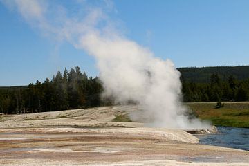 La vapeur et l'eau d'un geyser sur Christiane Schulze