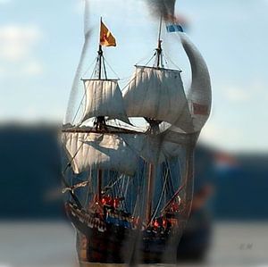 Künstlerische Arbeit eines nackten Mannes und Bootes aus der Vergangenheit (Boot)