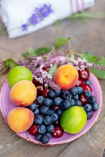 Plateau de fruits d'été coloré