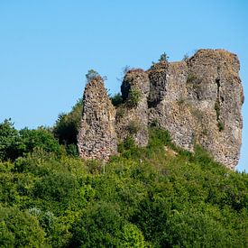 Vue d'Auberg au-dessus du village allemand de Gerolstein, dans l'Eifel. sur Robin Verhoef