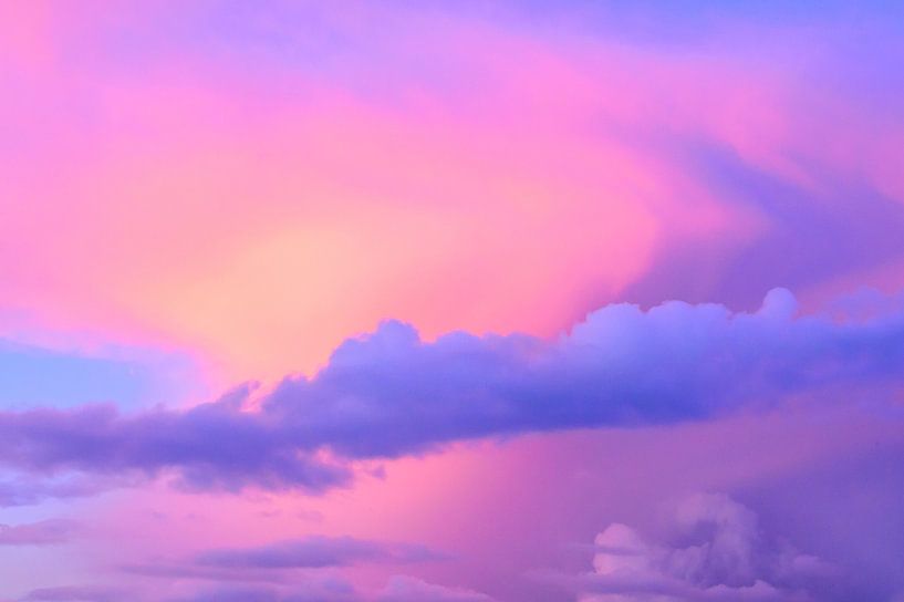 Kleurrijke wolken in de lucht tijdens zonsondergang van Sjoerd van der Wal Fotografie