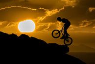 Mountainbiker silhouette von Tejo Coen Miniaturansicht