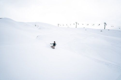 Freeriden in de poedersneeuw in Montafon, Vorarlberg Snowboardgroep