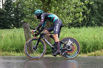 Cian Uijtdebroeks on the time trial bike by FreddyFinn