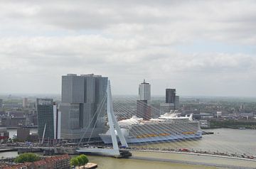 Harmony of the Seas in Rotterdam van Marcel van Duinen