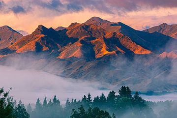 Zonsopkomst in Hanmer Springs, Nieuw-Zeeland van Henk Meijer Photography