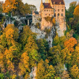 Le château du Lichtenstein en automne sur Michael Valjak