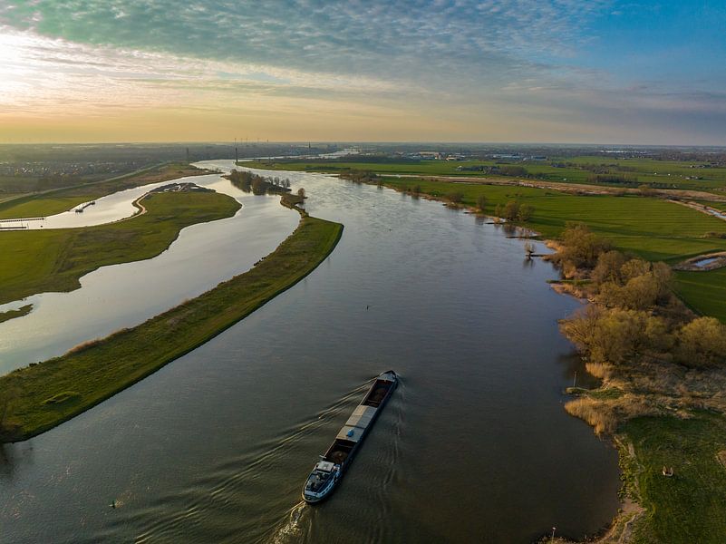 IJssel et Reevediep coucher de soleil printanier vue panoramique à vol d'oiseau par Sjoerd van der Wal Photographie