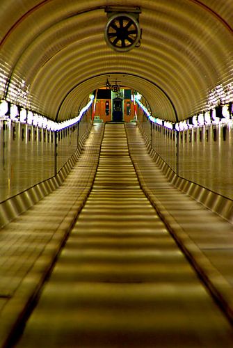Hamburg: in the old Elbe Tunnel