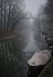 Singel van Utrecht in de mist von Anne van de Beek