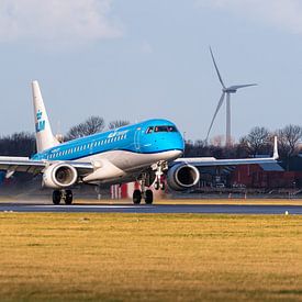 KLM Embraer 190 Landing op Amsterdam Airport Schiphol van Rutger Smulders
